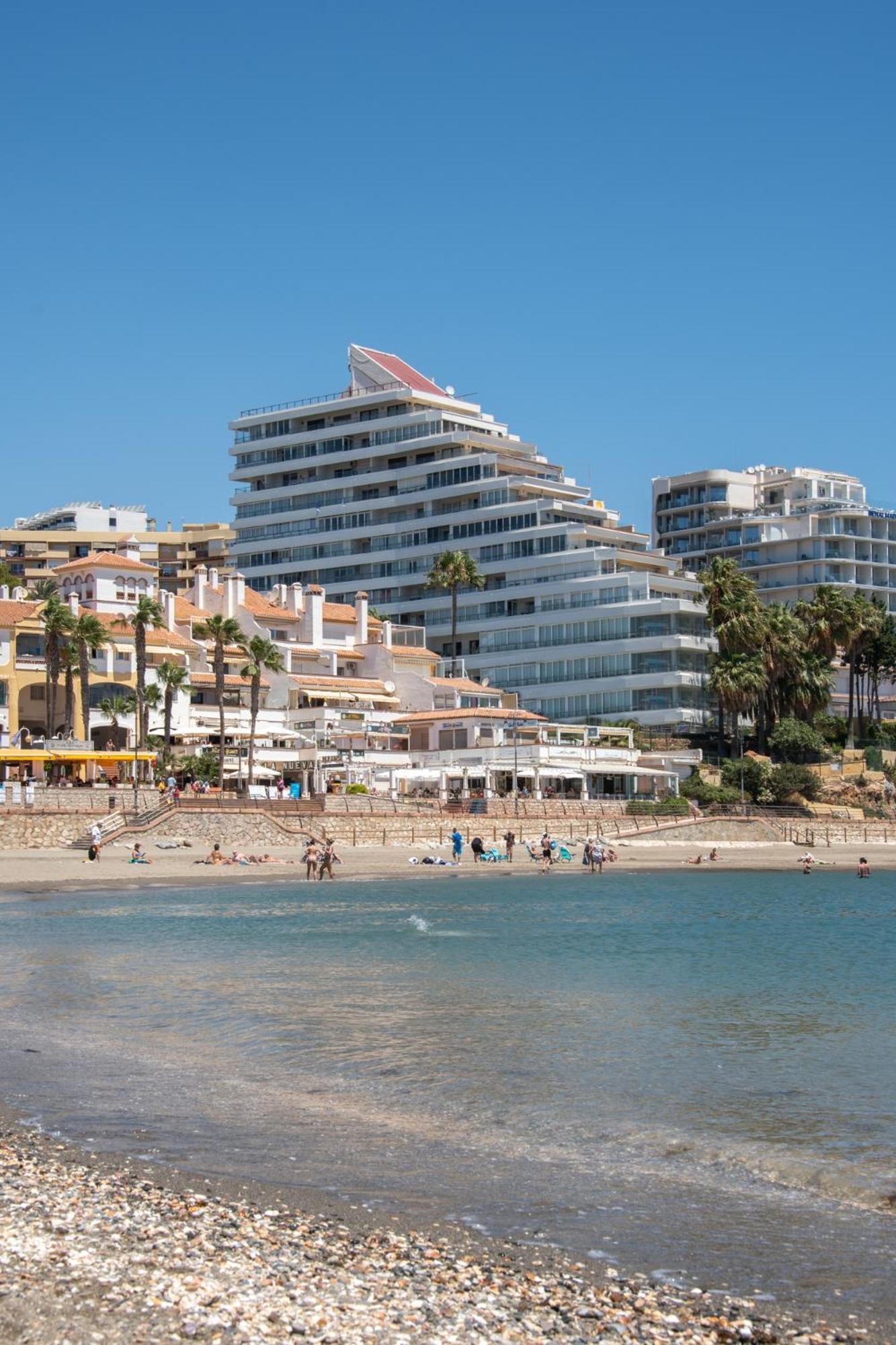 Stunning Beachfront With Sea Views Apartment *
