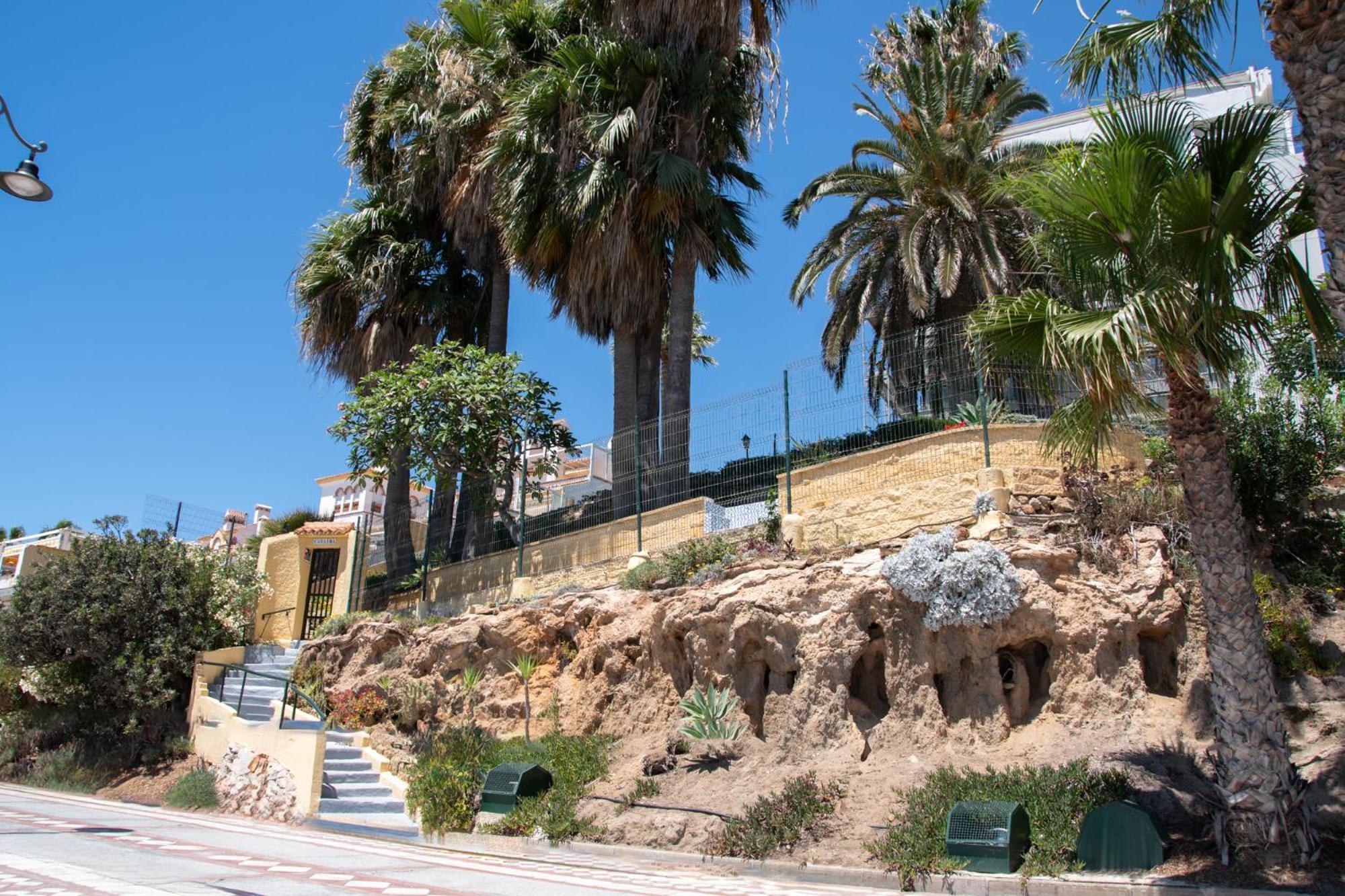 Apartment Stunning Beachfront With Sea Views *