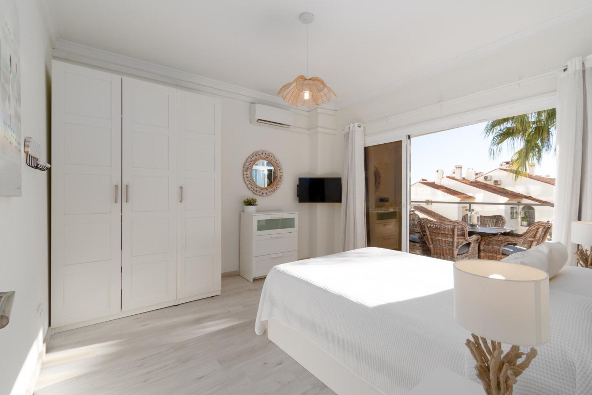 Apartment Stunning Beachfront With Sea Views