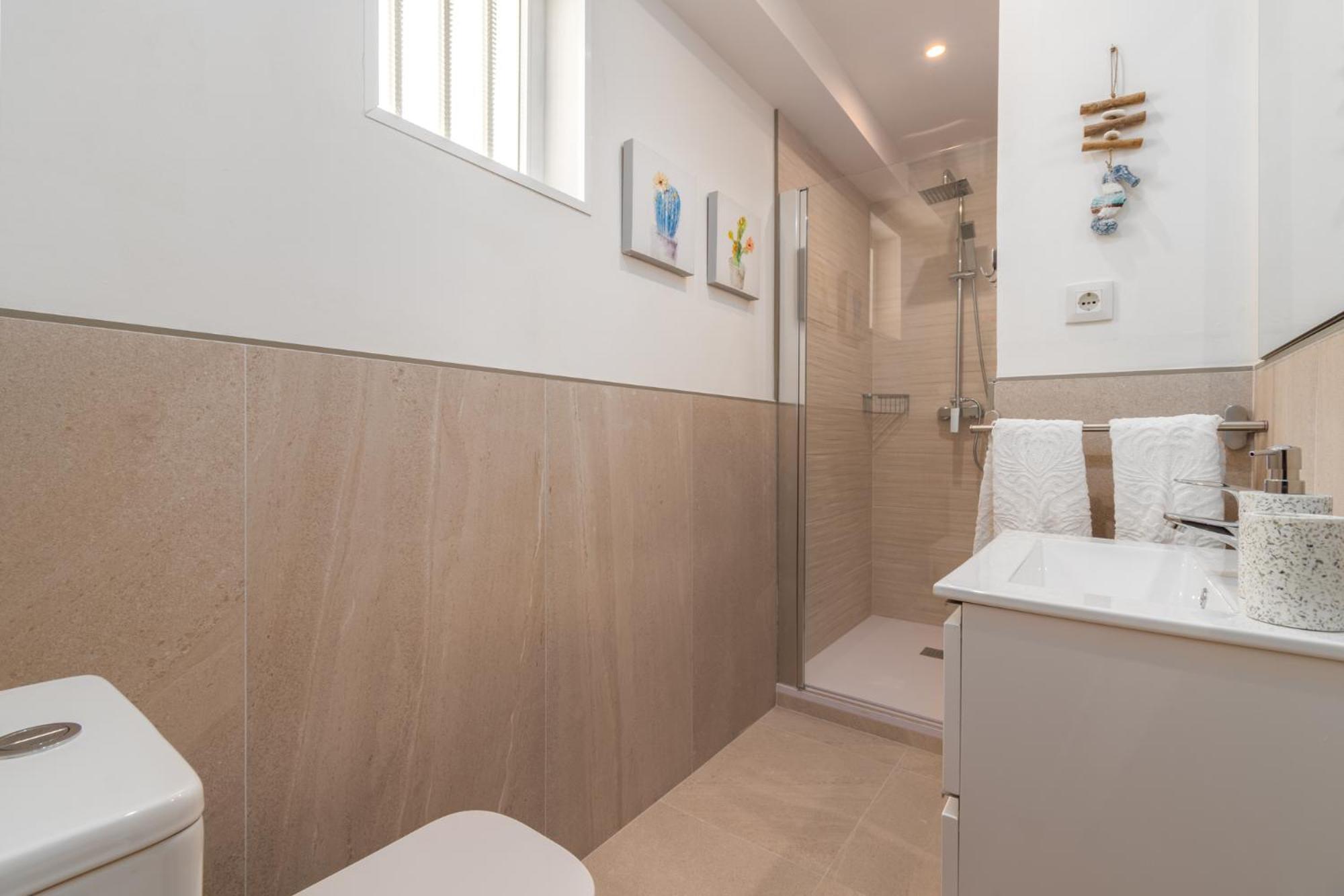Stunning Beachfront With Sea Views Benalmádena